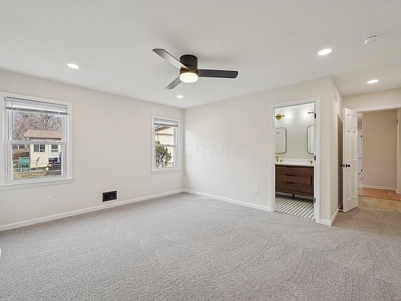 5th image of 3883 Darbyshire Dr