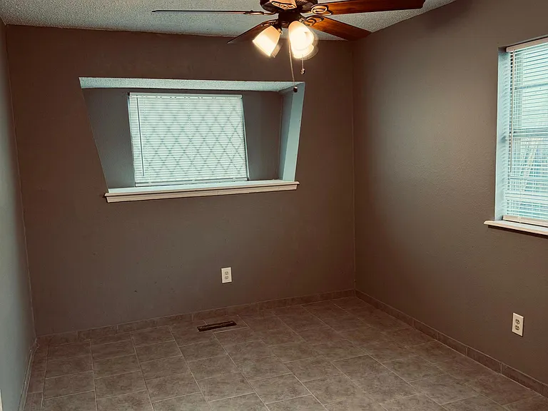 2305 Crystal Dr — Photo 18