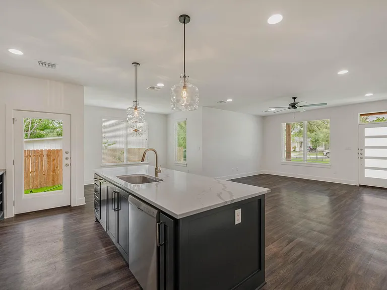 508 Gilchrist Ave — Photo 12