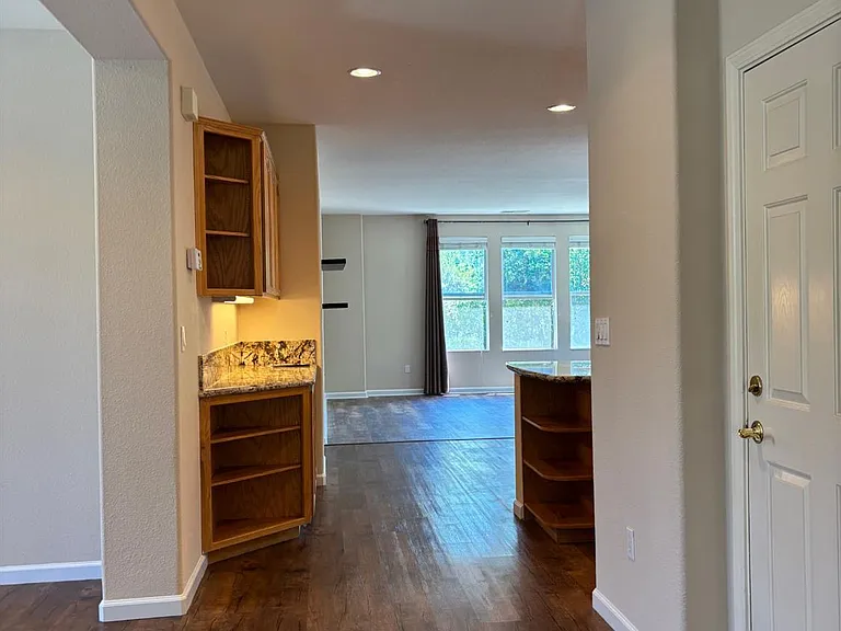 520 Arlington Dr — Photo 4
