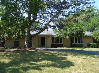 7 Hampton Dr, Oak Brook, IL