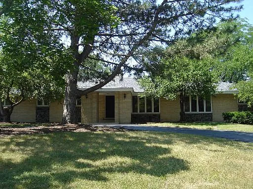 7 Hampton Dr photo 1