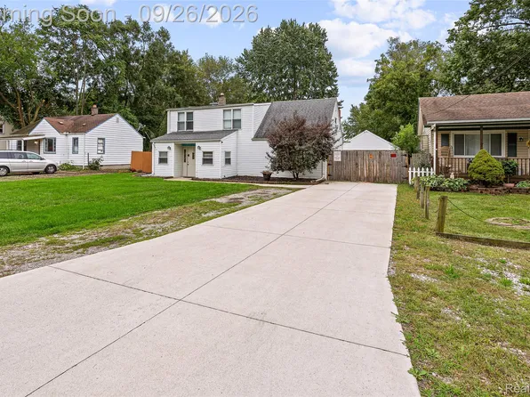 24843 Mary St, Taylor, MI 48180