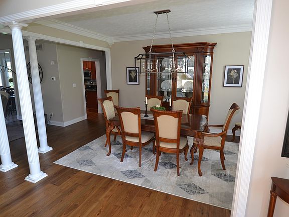 3rd image of 114 Callis Cir