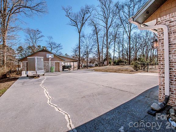 4th image of 114 Old Mine Rd