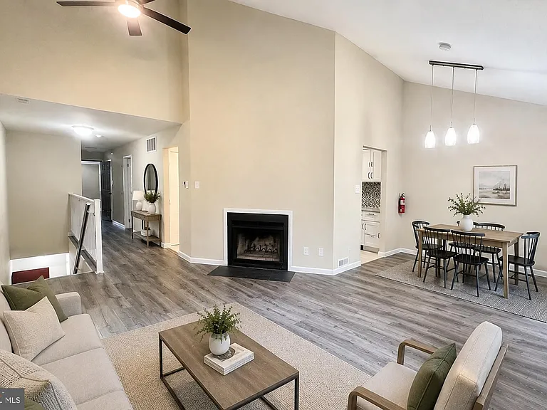 505B Cypress Point Cir #B — Photo 2