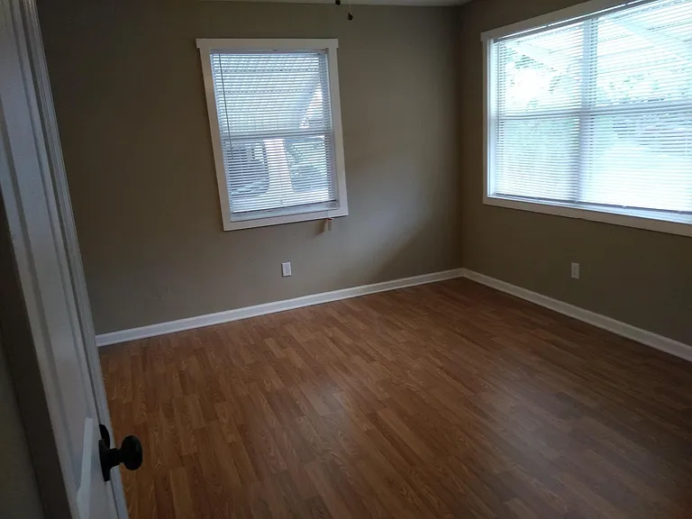 910 9th Ave SW — Photo 30