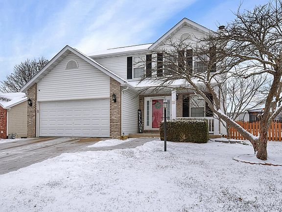 2nd image of 32 Julie Dr