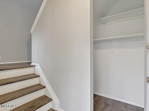 3rd image of 109 Larkspur Lane