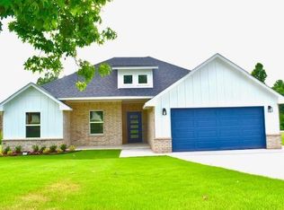 647 S Aqua Clear Dr, Mustang, OK 73064