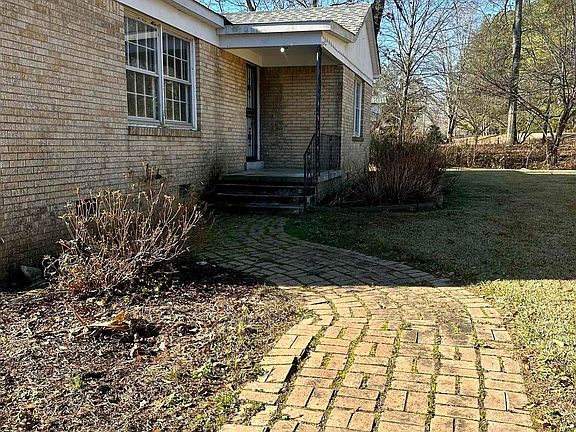 3rd image of 1033 E Poplar Ave