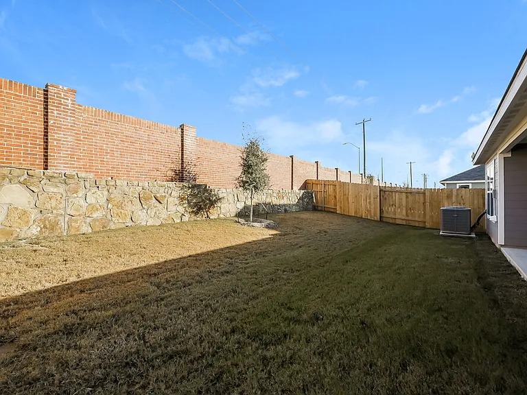 1313 Redpine Dr — Photo 16