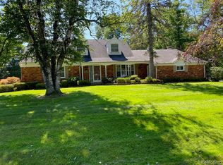 5659 Kingsmill Dr, Bloomfield Hills, MI 48301