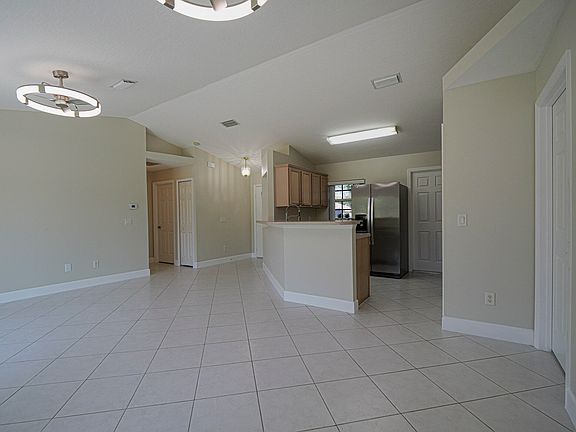 5th image of 745 18th St SW