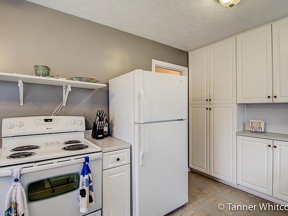 5th image of 1334 Northlawn St NE