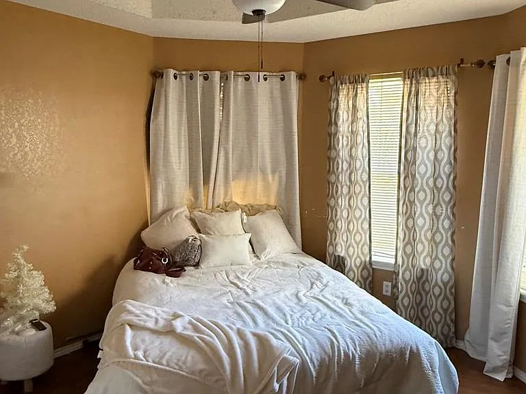 634 Rey Salomon St — Photo 11