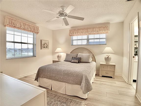 3rd image of 379 Grove Isle Cir