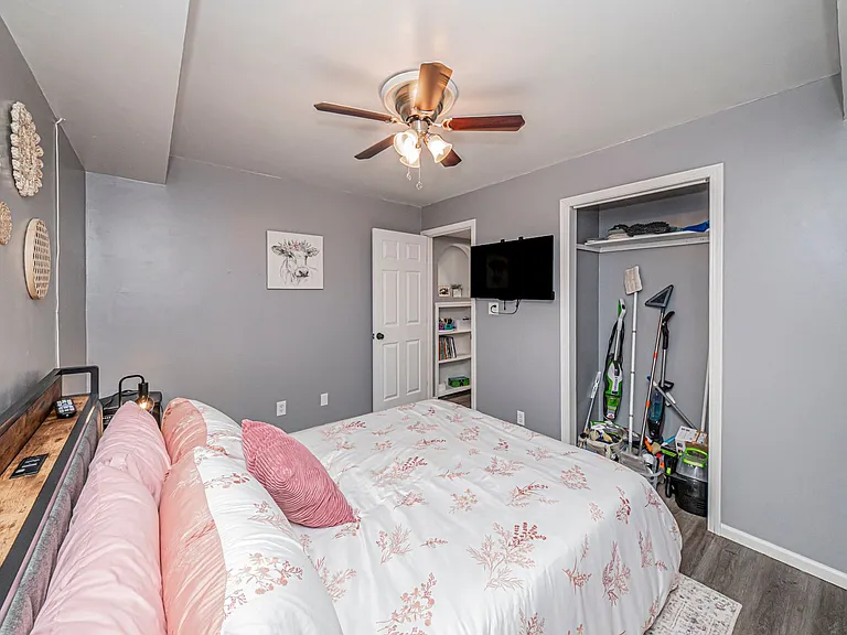 224 W Chestnut St — Photo 21