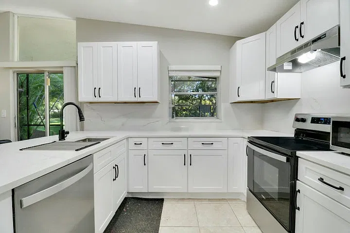 3 bed, 1200 sqft, $3,200 — Photo 2