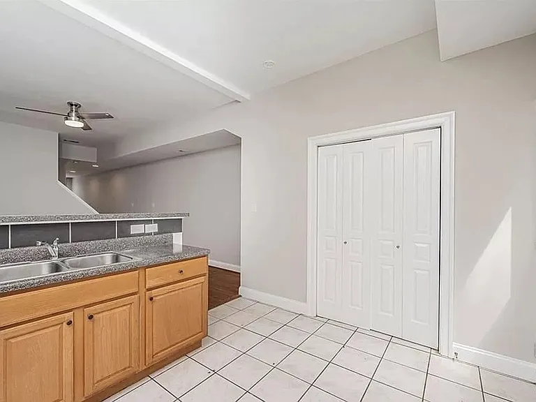 513 S Laurel St — Photo 14