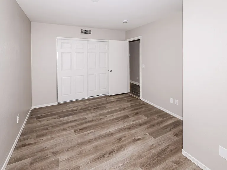 3916 E Morrow Dr — Photo 12