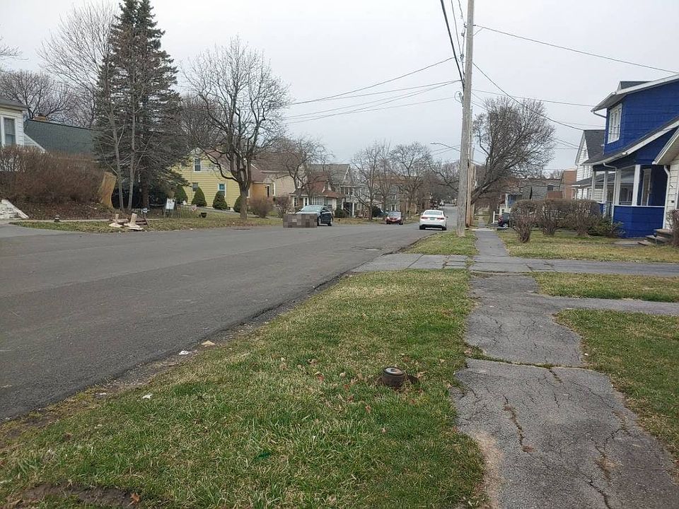2nd image of 161 Woodbine Ave