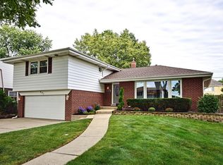 947 S Kent Ave, Elmhurst, IL 60126