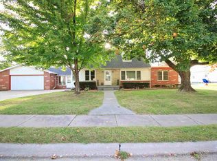 1613 N 5th St, Clinton, IA 52732