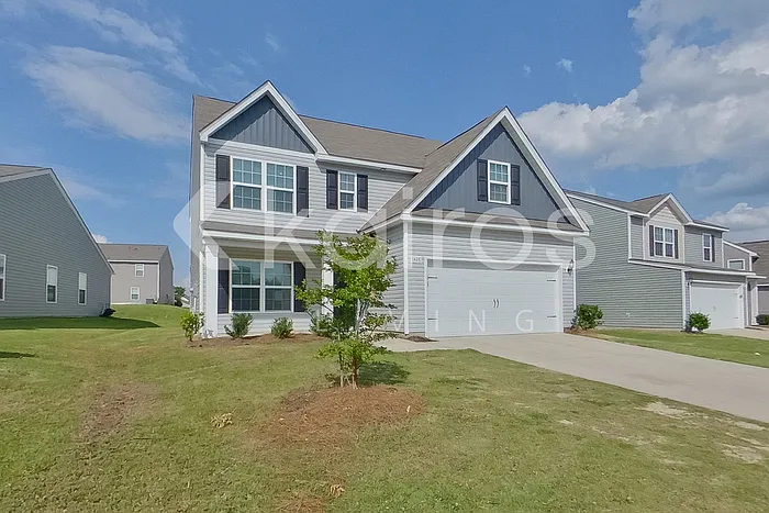 4 bed, 2.5 bath, 2358 sqft, $2,189 — Photo 2