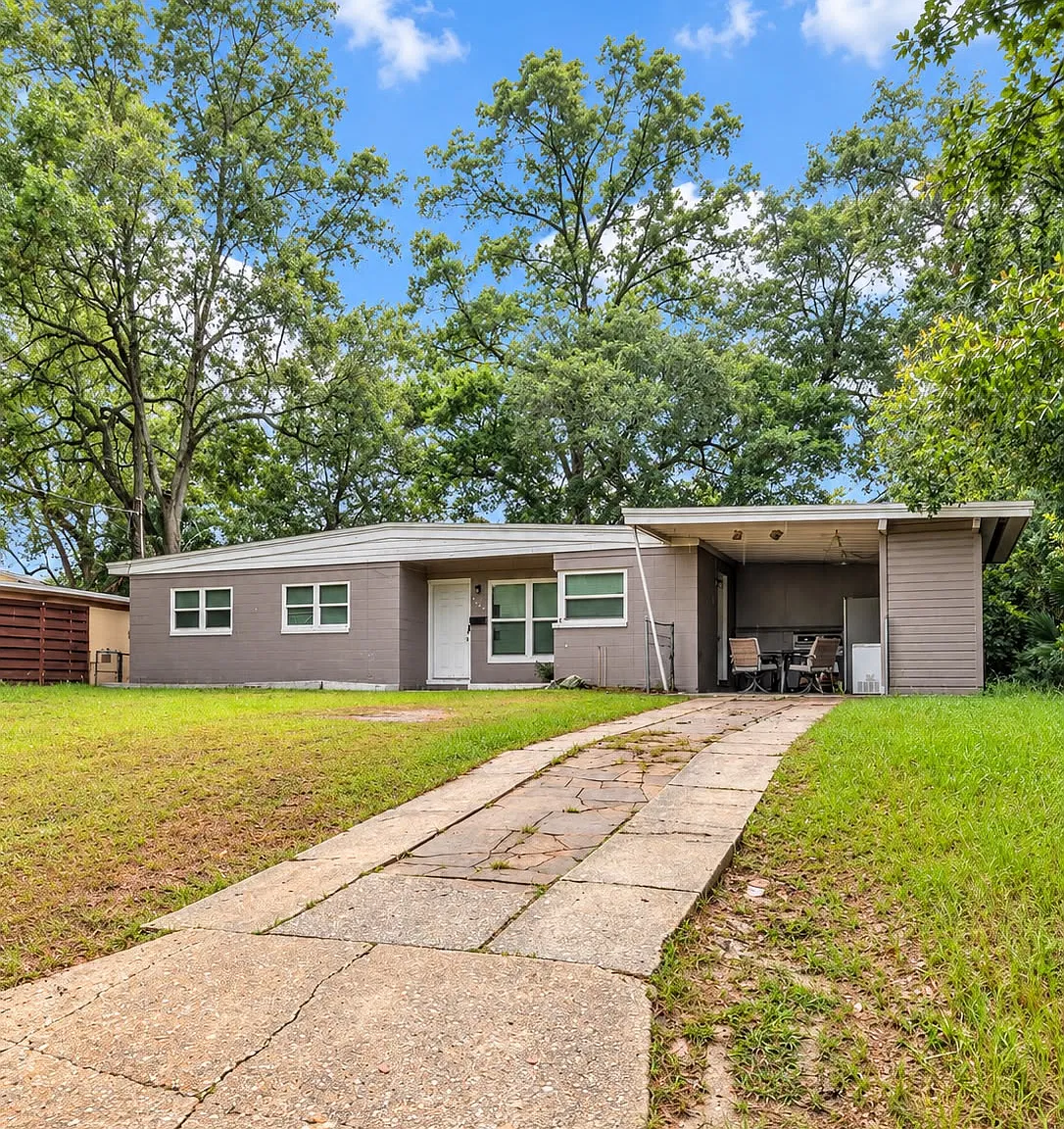 3 bed, 1168 sqft, $1,700 — Photo 1