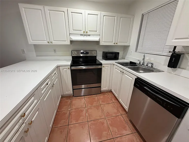 6245 Kendale Lakes Cir #208 — Photo 13