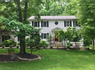 140 Bon Sher Dr, Tannersville, PA 18372