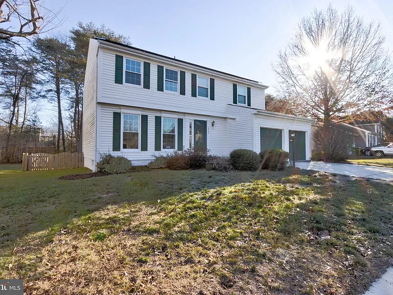 7925 Carriage Dr — Photo 2