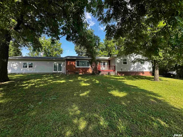 18112 Apple Tree Ln, Petersburg, IL 62675