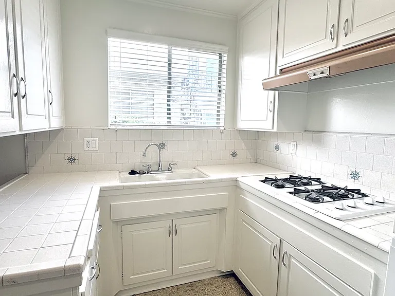 2714 W Clark Ave #A1 — Photo 2