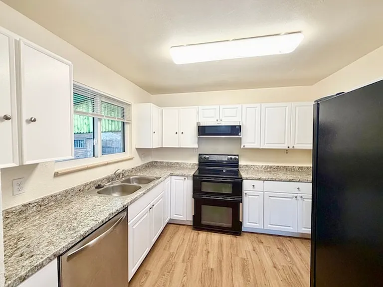 387 S Queen Cir — Photo 4