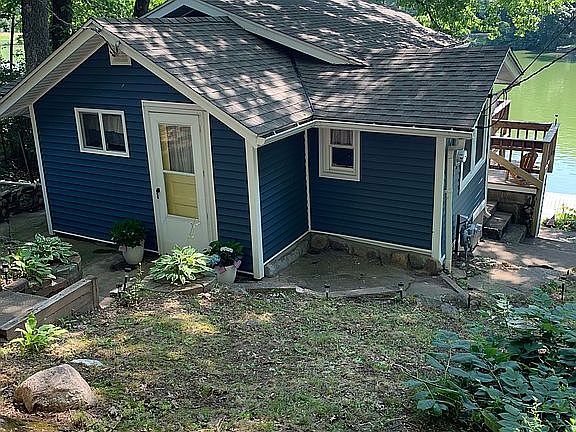 2nd image of 1029 Island Ln