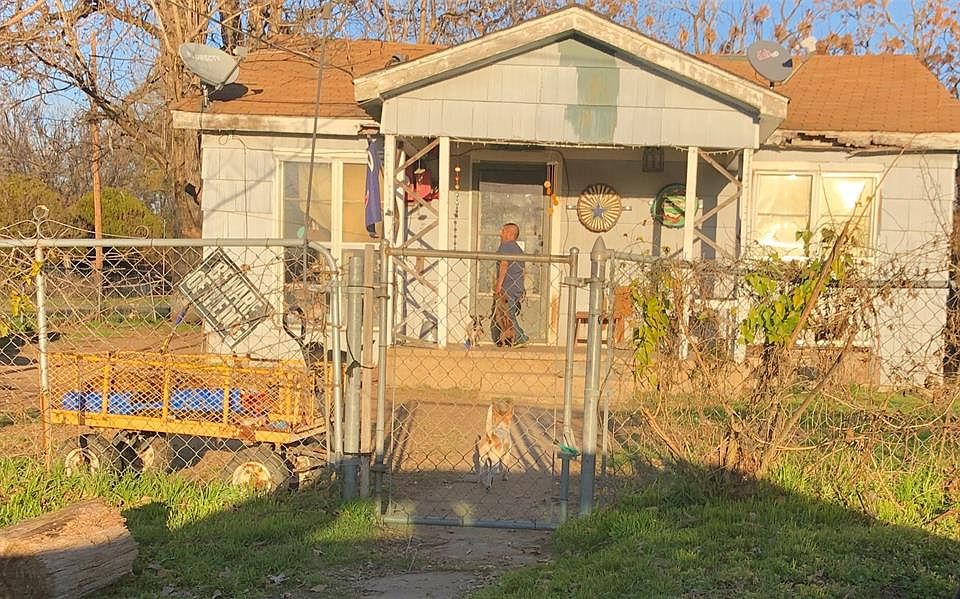 2nd image of 125 Parrot St