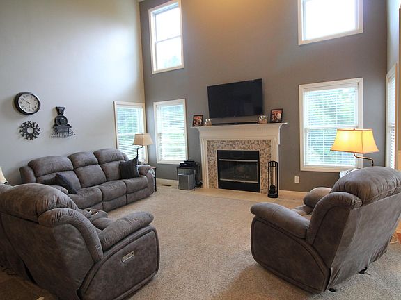 5th image of 2576 Pleasant Crest Ct