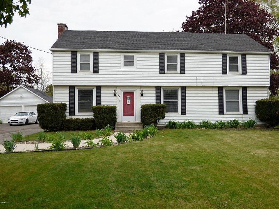1st image of 221 E Napier Ave