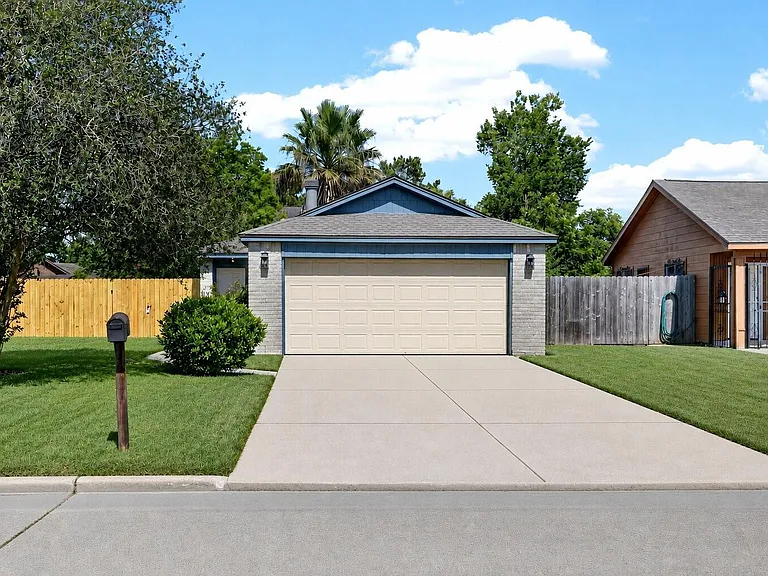 8618 Van Hut Ln — Photo 3