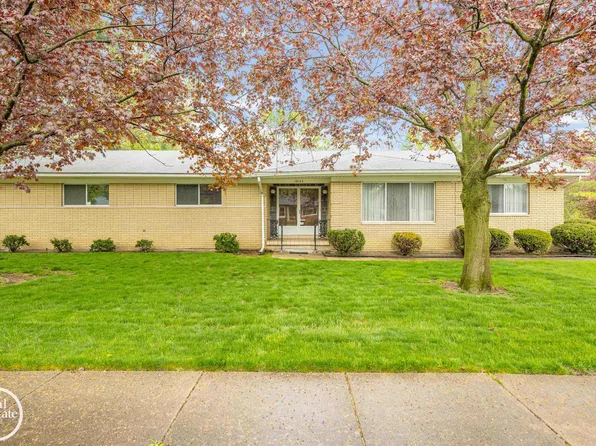 19145 Huntington Ave, Harper Woods, MI 48225