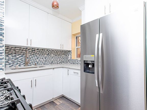 2nd image of 131 Suydam St #1