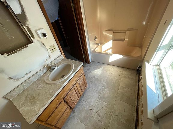 2nd image of 996 Allentown Rd