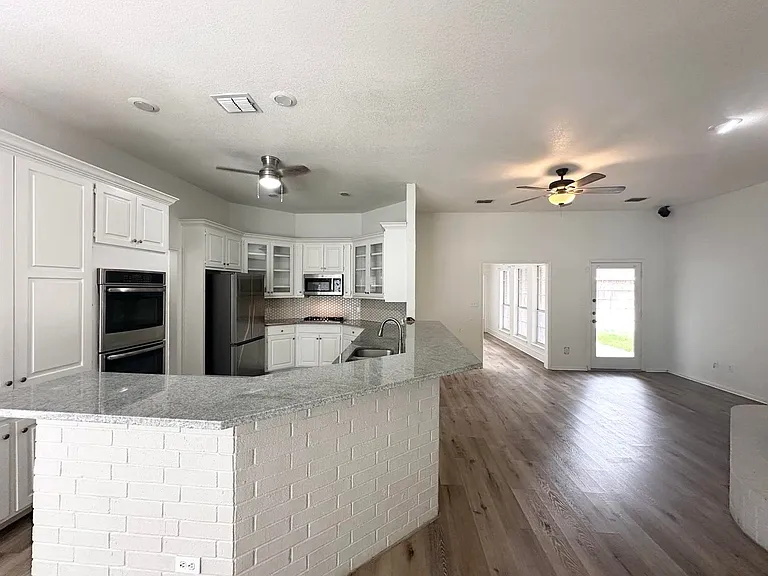 1800 Dukes Dr — Photo 6