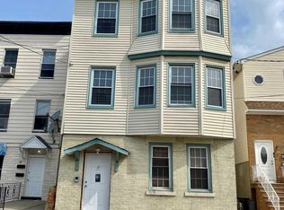 24 Davis St, Harrison, NJ 07029