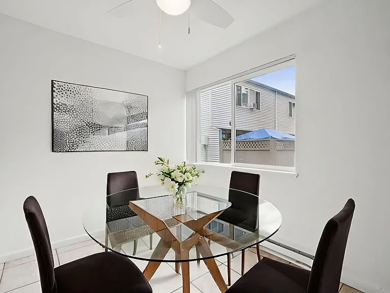 Images Columbia Apartments — Photo 32