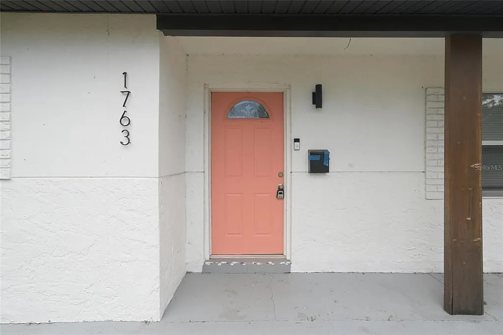 3 bed, 2.0 bath, 1393 sqft, $3,200 — Photo 3