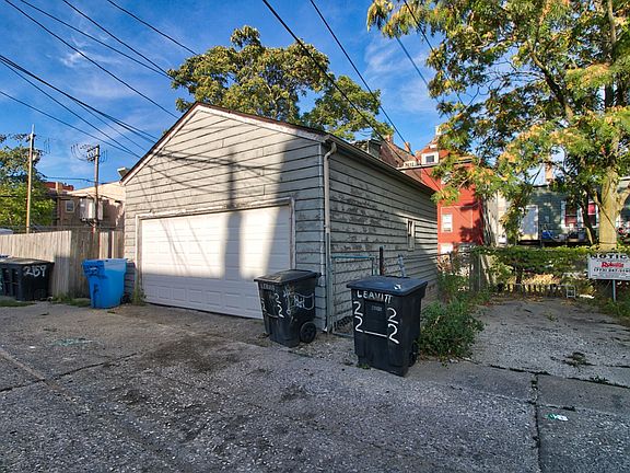 4th image of 2222 S Leavitt St