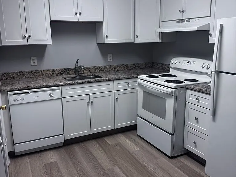 Valley Brook Apartments — Photo 7
